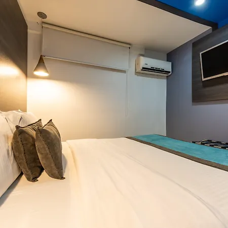 The Blue Hotel-2